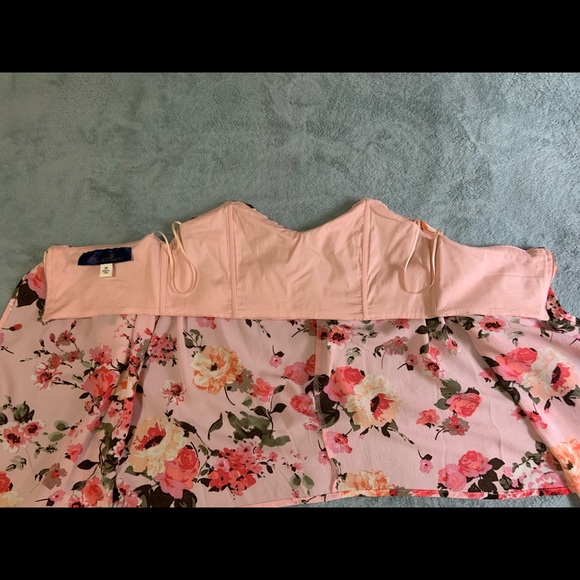 Medium floral open back pink blouse from Francescas - Picture 9 of 10